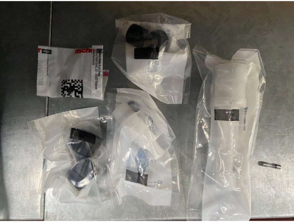 Accesorios incluidos con la bomba dosificadora EMEC serie V