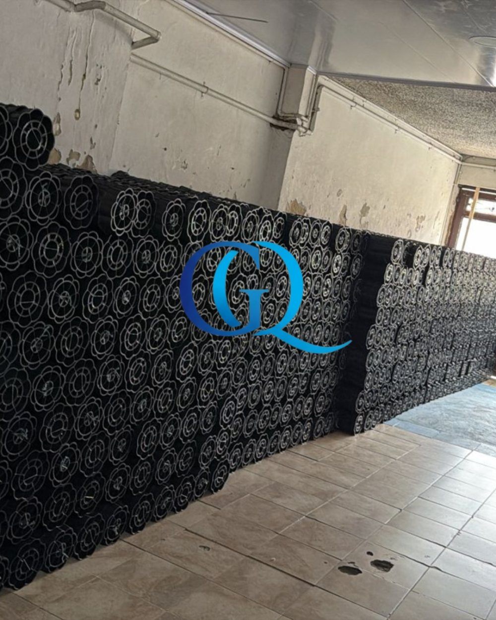 Rosetones Bio-Pack enrollados y almacenados en las instalaciones de Grupo Quimiplantas